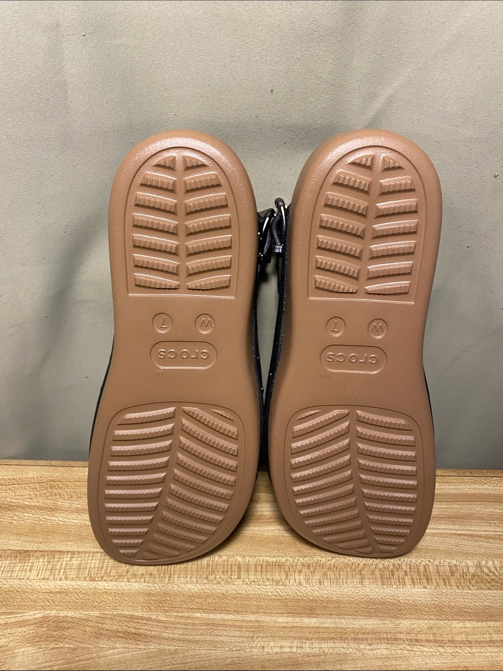 CROCS Dylan Studded Platform Slides Open Toe in Black Sepia Women’s 7 NWT - Picture 6 of 8